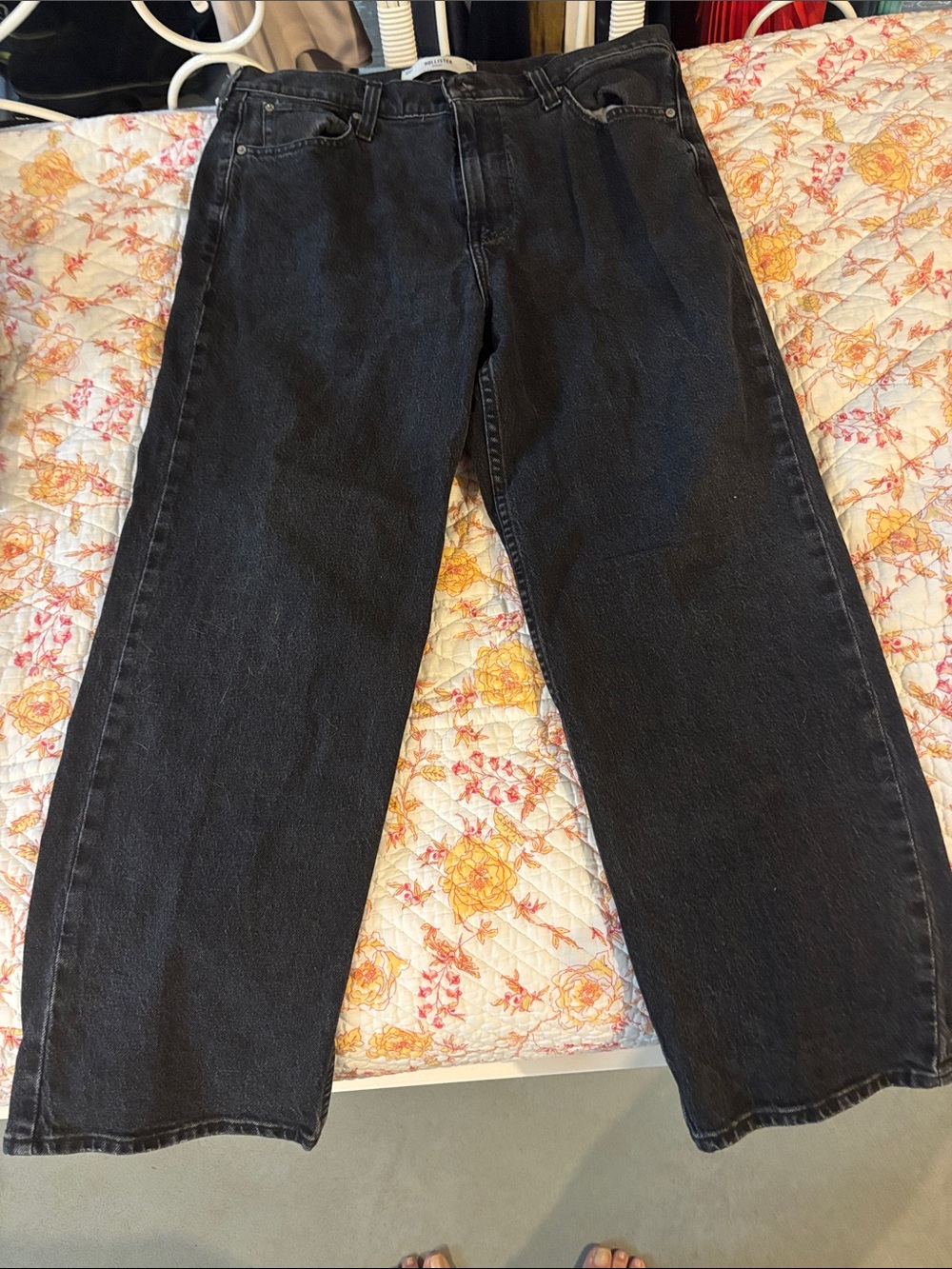 Hollister Relaxed Black Straight-Leg Jeans